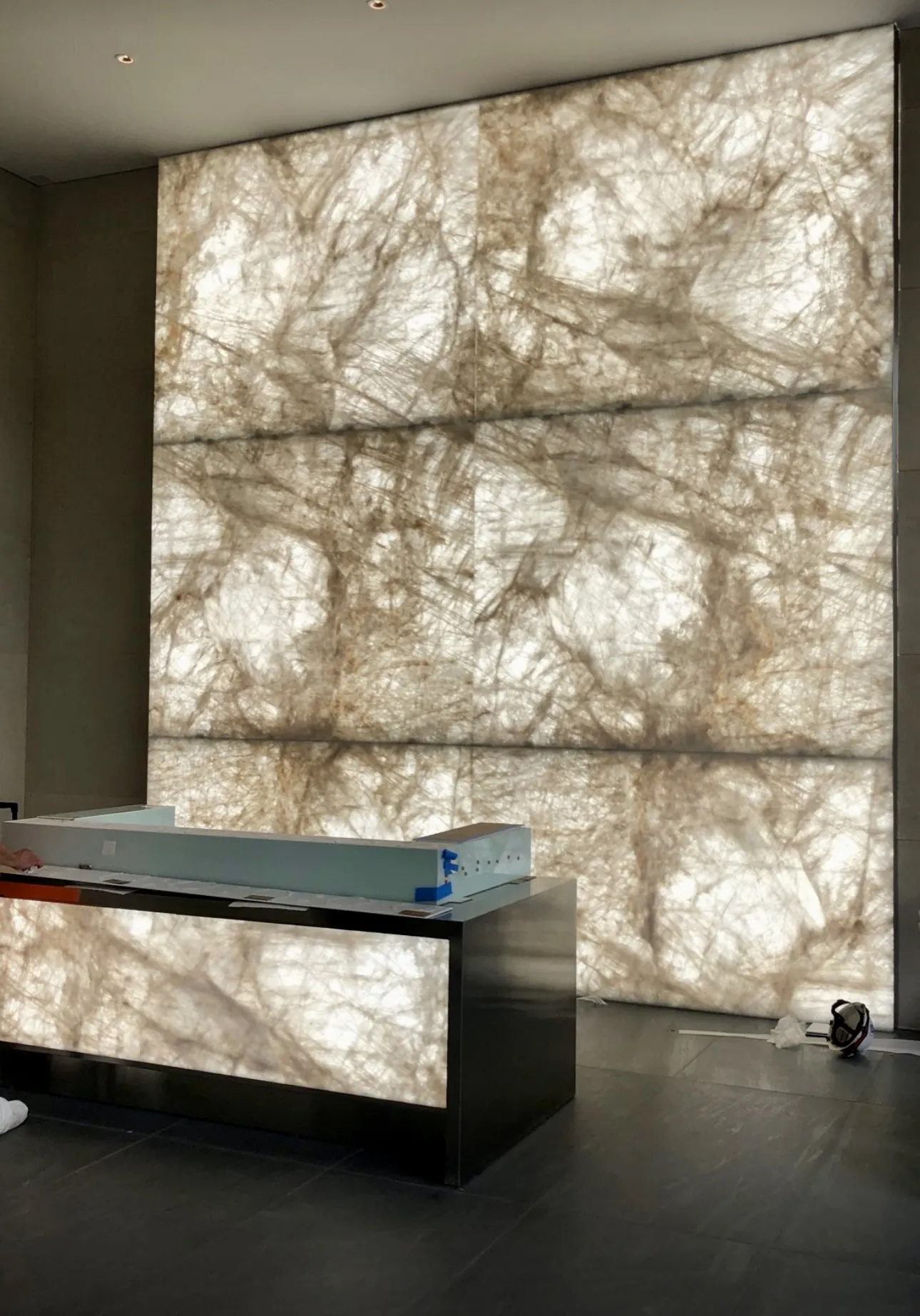 Backlit onyx signature