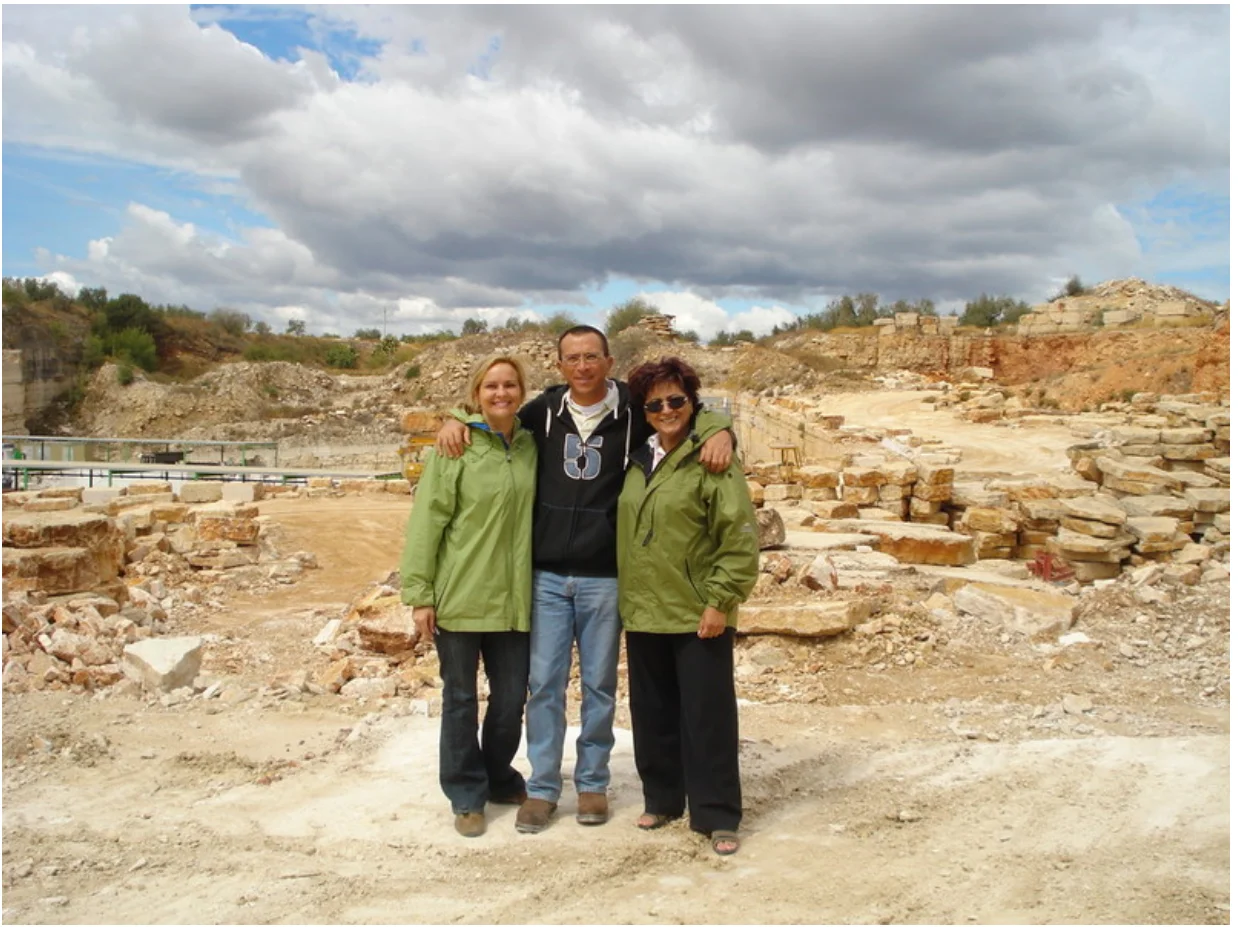 Stone-Tec selecting slabs at the quarry
